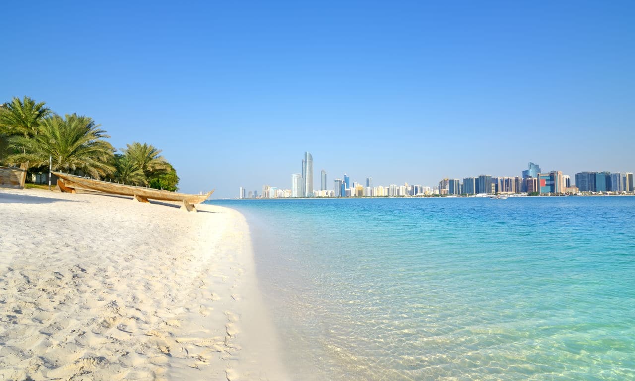 00030 abu dhabi traumstrand traumurlaub strand günstig reisen