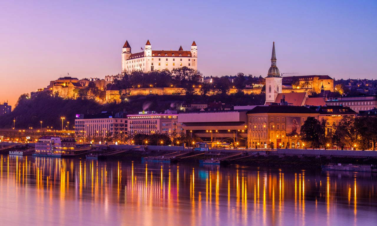 00377 europa slowakei bratislava burg schloss fluss nacht aussicht
