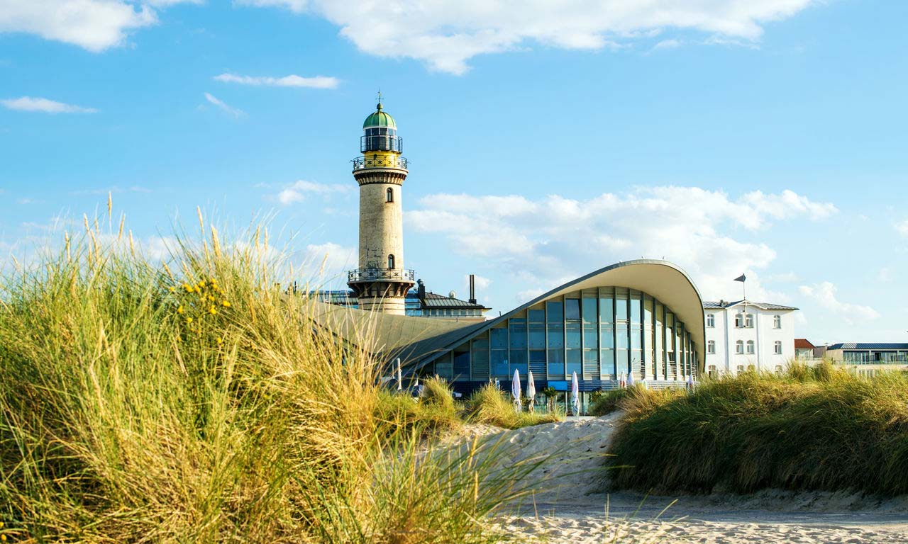 00788 hotels in warnemuende deutschland ostsee leuchtturm teepott städtereise kurztrip wochenendreise kurzurlaub
