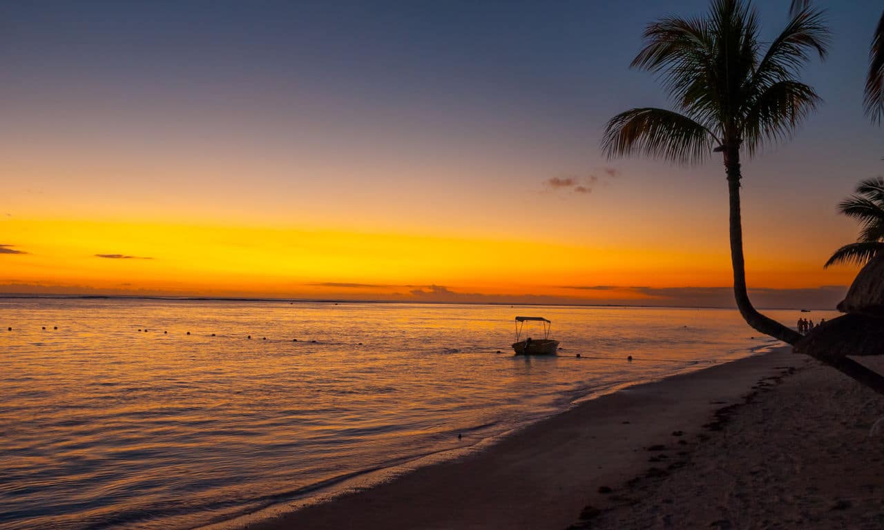 01043 mauritius urlaub fernreise traumstrand insel strand sommer sonnenuntergang paradies