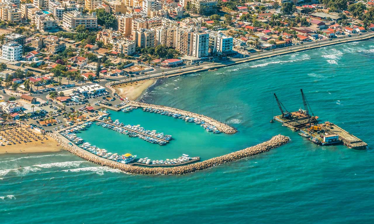 01190 zypern urlaub mittelmeer traumstrand insel larnaca hafen strand sommer strandurlaub