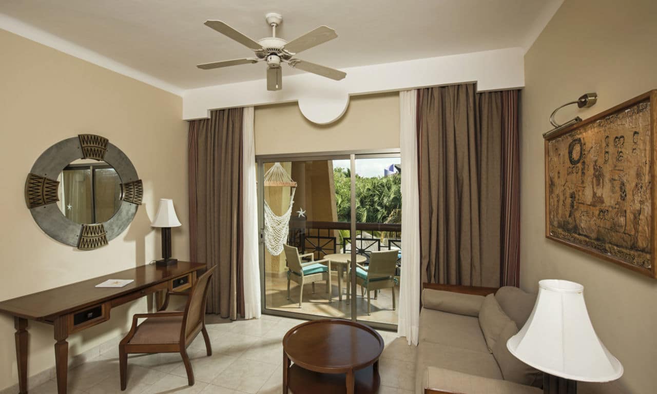 Hotel Paraiso Maya_PMY_SE_R JUNIOR SUITE_POOL VIEW_D1505_015_low