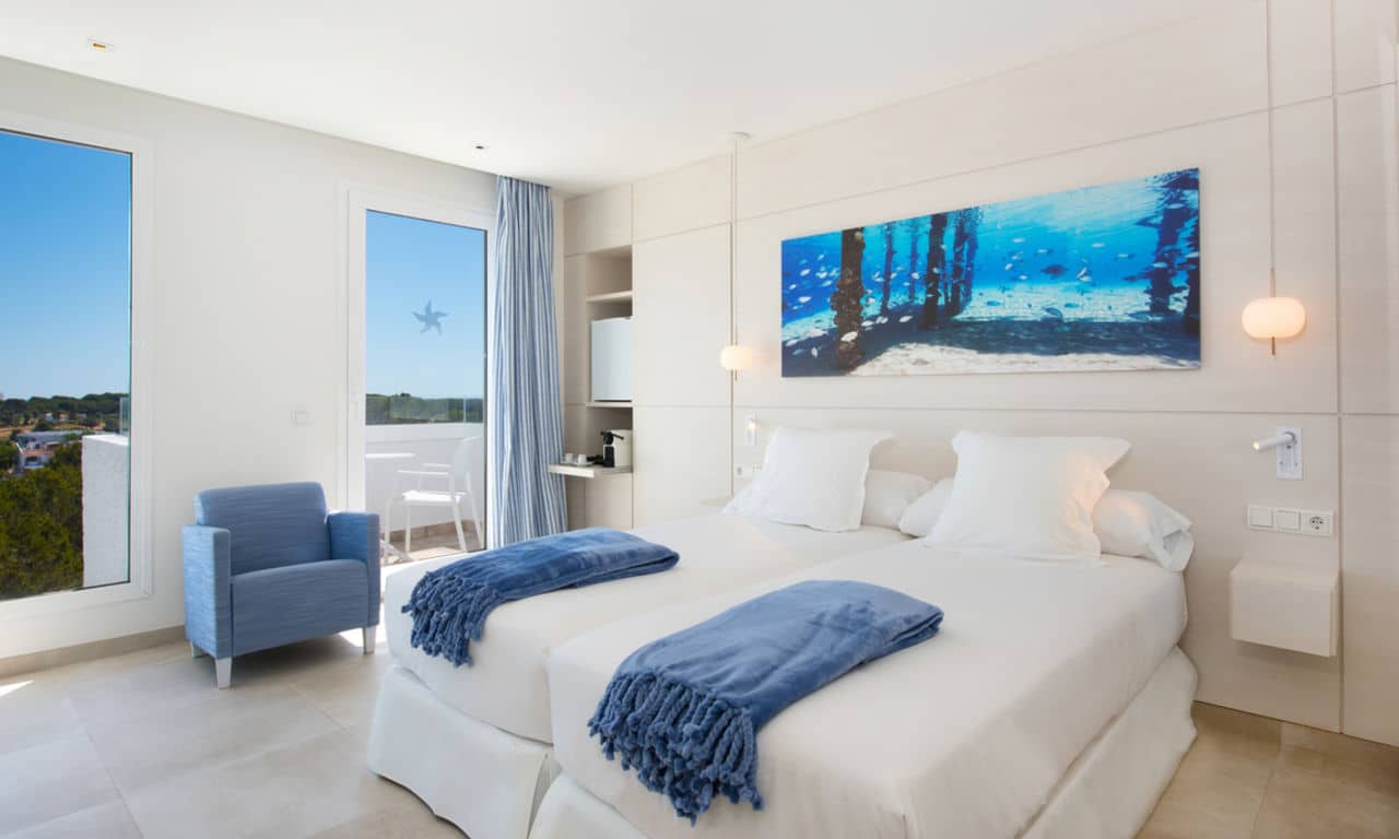 Iberostar_Ibiza_Santa Eulalia_SEU_IB_STPR_ROOM_D1705_006_low