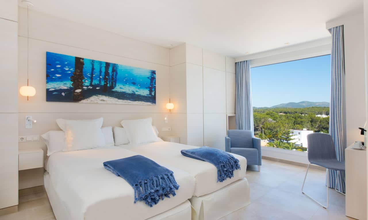 Iberostar_Ibiza_Santa Eulalia_SEU_IB_STPR_ROOM_D1705_020_low