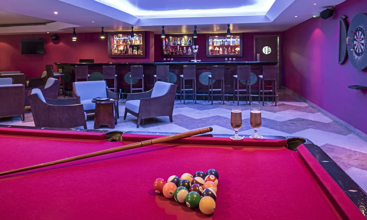 Iberostar_Jamaika_Hotel Rose Hall Beach_ROH_IB_BARS_SPORTS_D1703_002_low