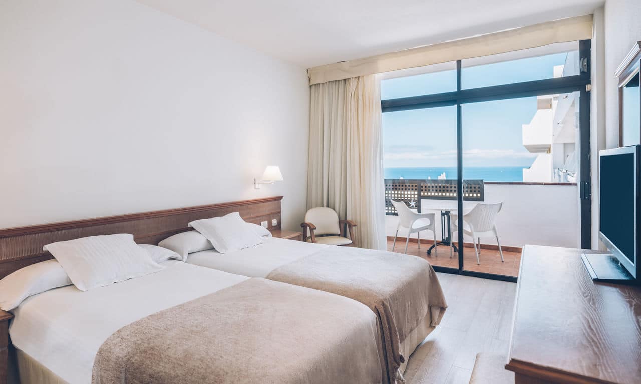 Iberostar_Teneriffa_Las Dalias_DAL_IB_R DOUBLE_POOL VIEW_D1807_004_low