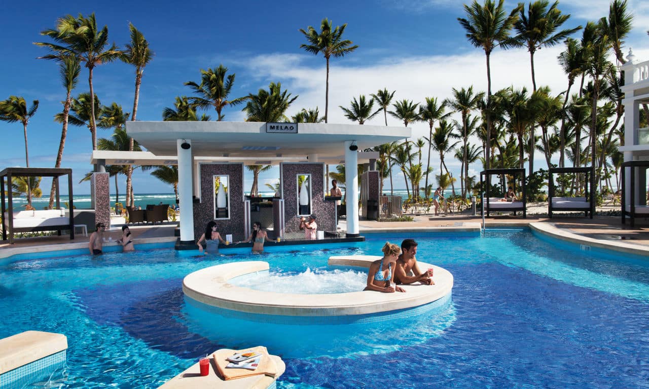 Dominikanische Republik - hotel Riu Palace Bavaro - Swimming Pool nur für Villa gäste mit Swim Up Bar