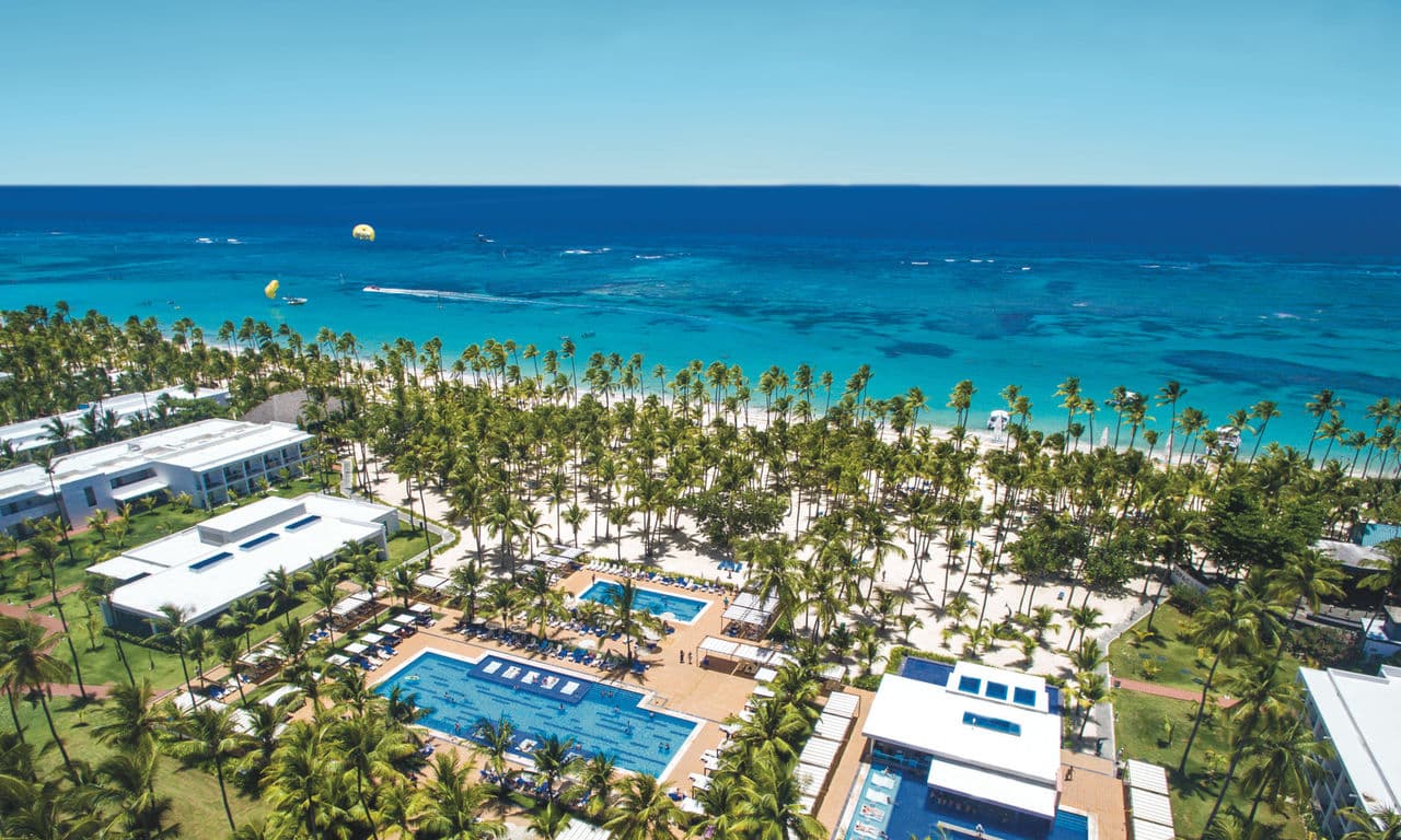 Dominikanische Republik - hotel Riu Palace Macao Adults only - hotelanlage mit garten pool und strand