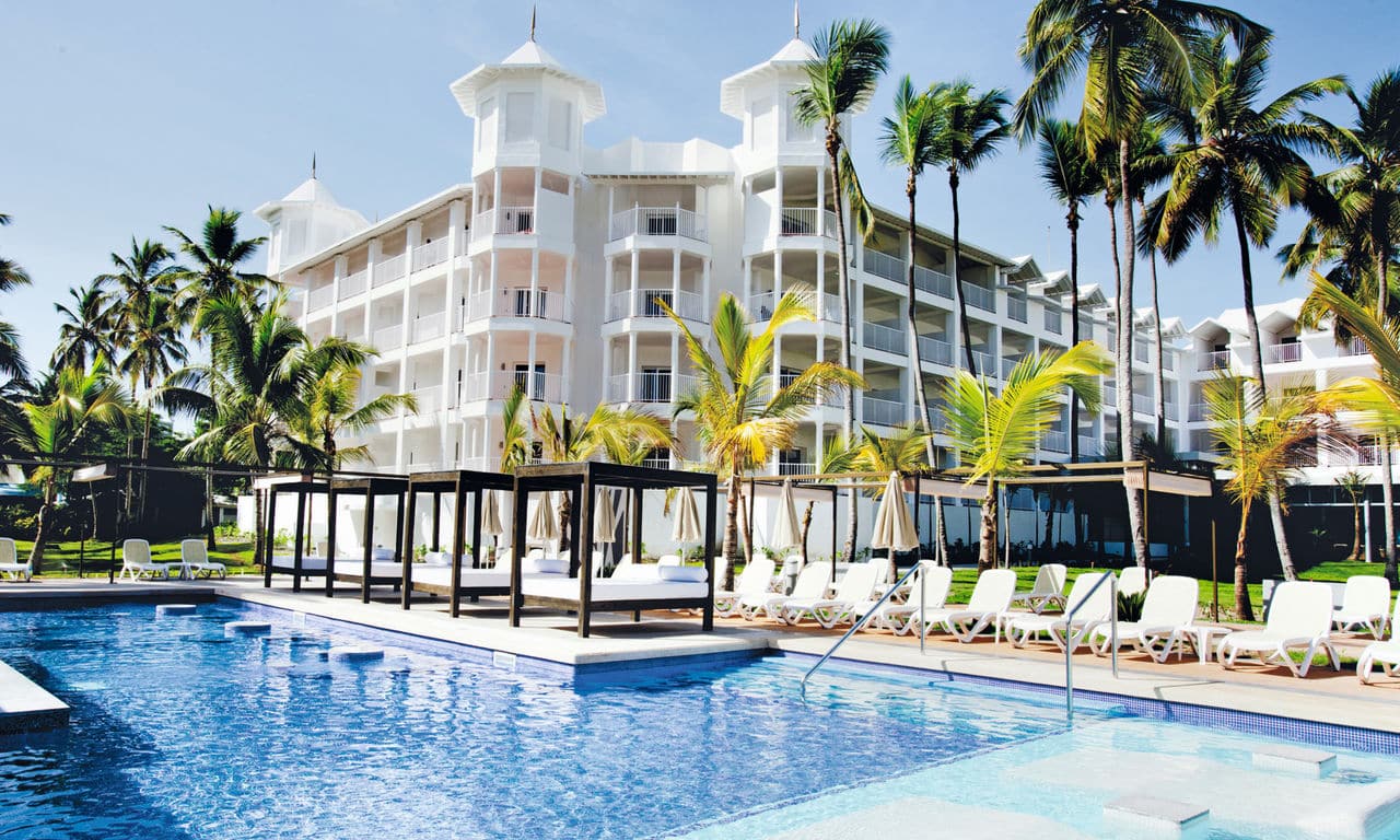 Dominikanische Republik - hotel Riu Palace Macao Adults only - hotelanlage mit pool 01