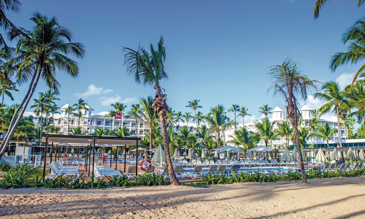 Dominikanische Republik - hotel Riu Palace Macao Adults only - hotelanlage mit pool 03