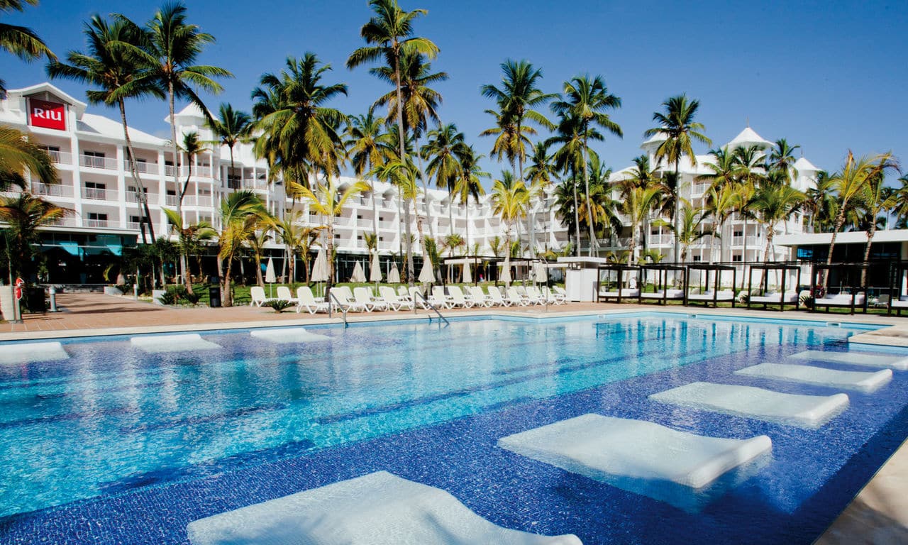 Dominikanische Republik - hotel Riu Palace Macao Adults only - hotelanlage mit pool