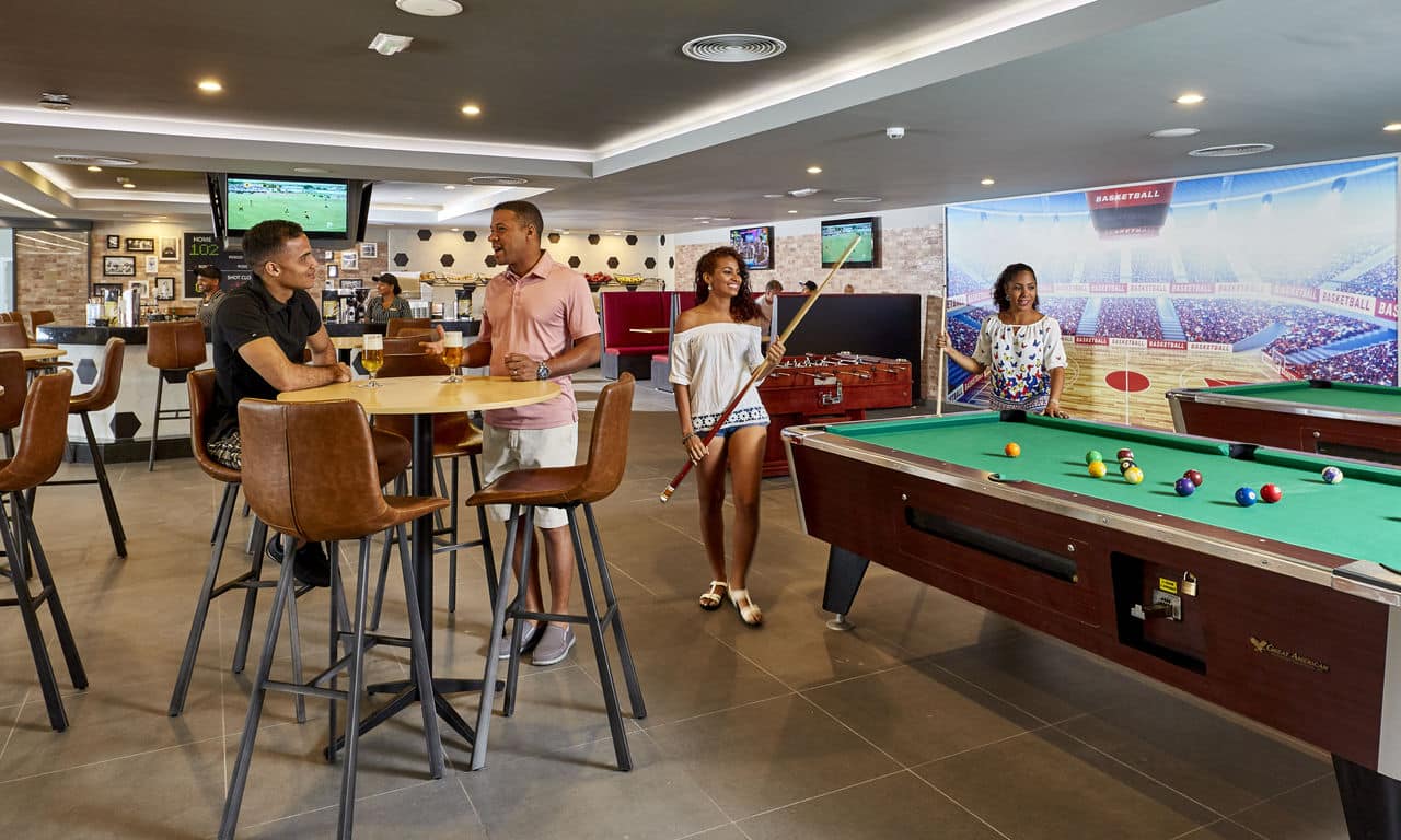 Dominikanische Republik - hotel Riu Palace Punta Cana - Sports Bar
