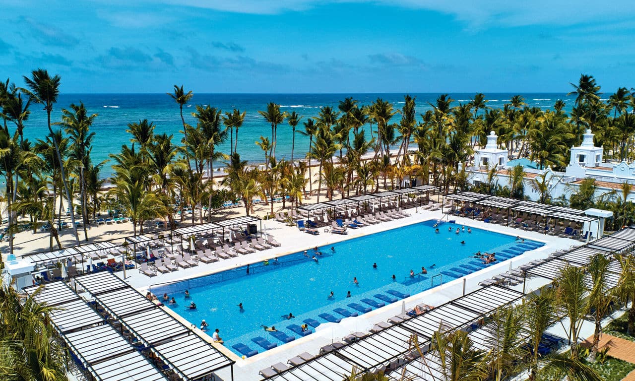 Dominikanische Republik - hotel Riu Palace Punta Cana - swimming pool und strand
