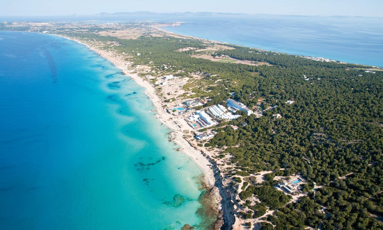 Formentera - Hotel Riu La Mola - Hotelansicht und Strand 02