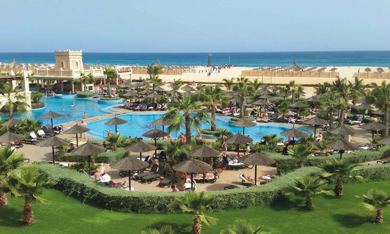 Kap Verde - hotel Riu Touareg - hotelanlage mit poollandschaft