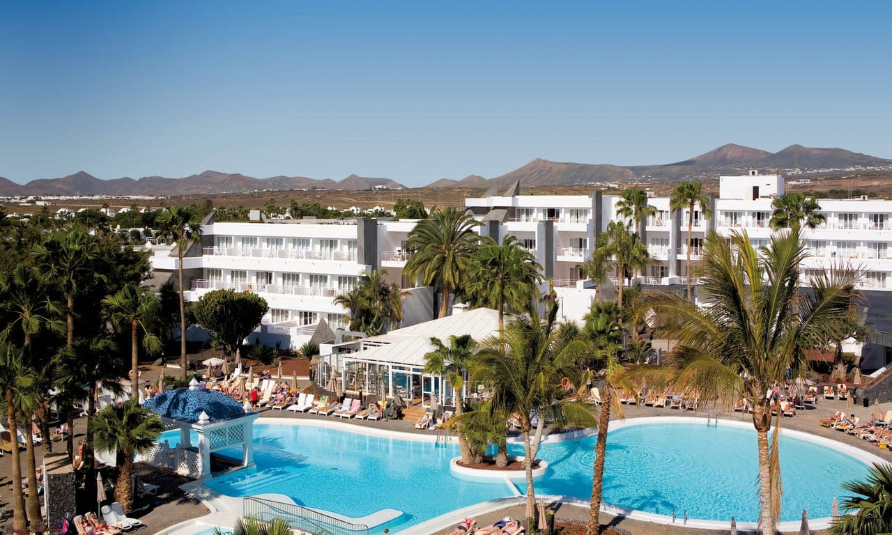 Lanzarote puerto del carmen - hotel Riu Paraiso Lanzarote Resort - Pool und Hotelansicht