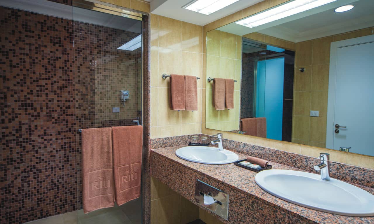 Mexiko cancun - hotel Riu Cancun - doppelzimmer bad
