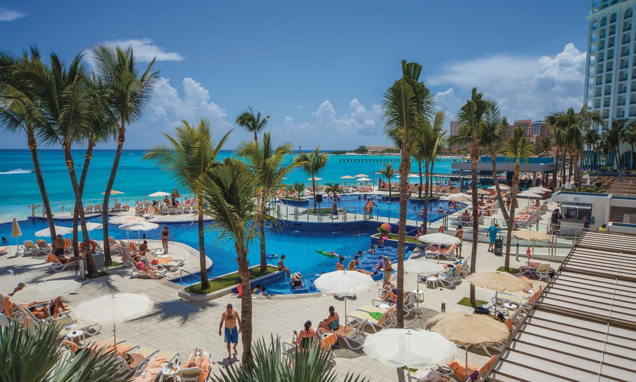 Mexiko cancun - hotel Riu Cancun - hotelanlage und pool 01