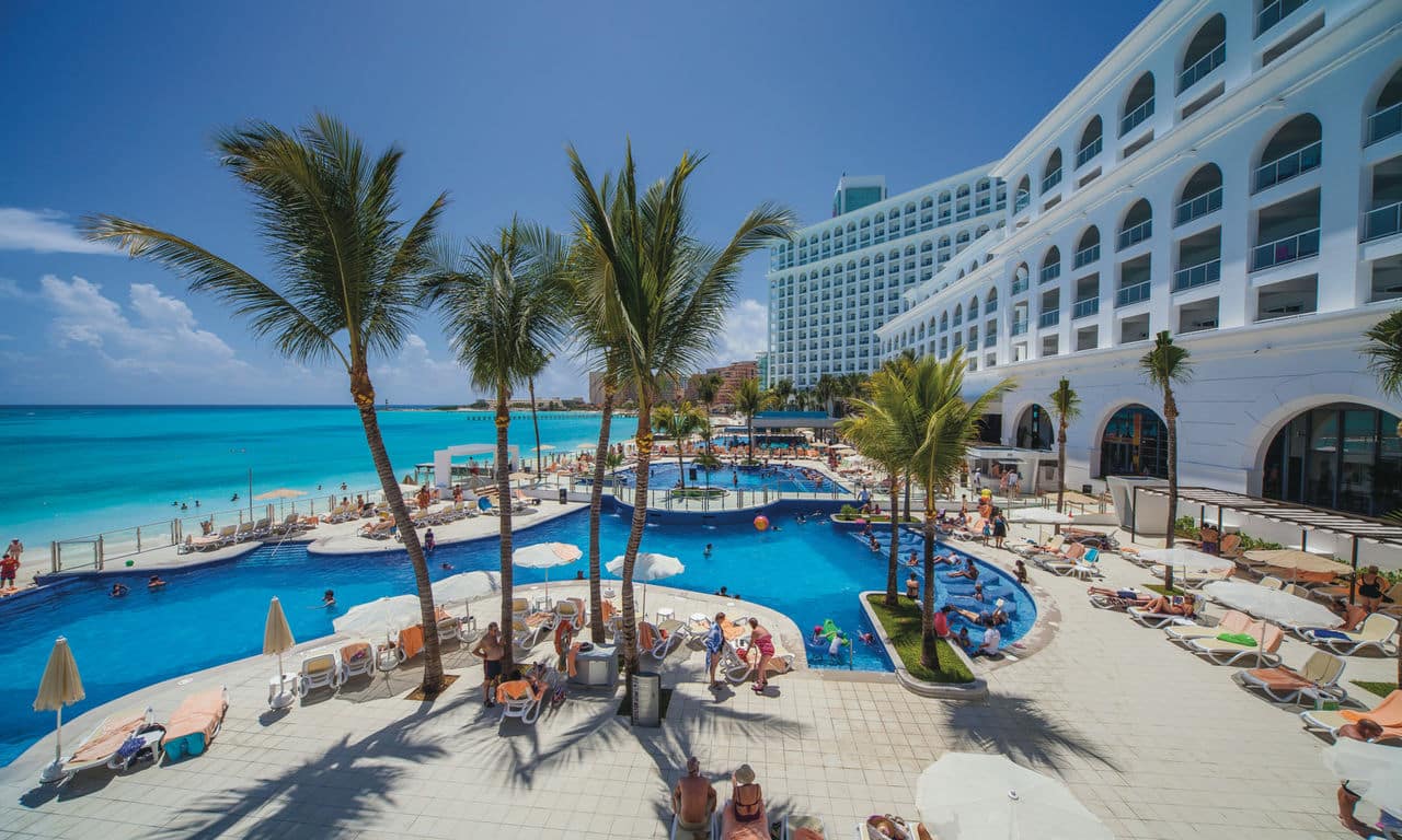 Mexiko cancun - hotel Riu Cancun - hotelanlage und pool