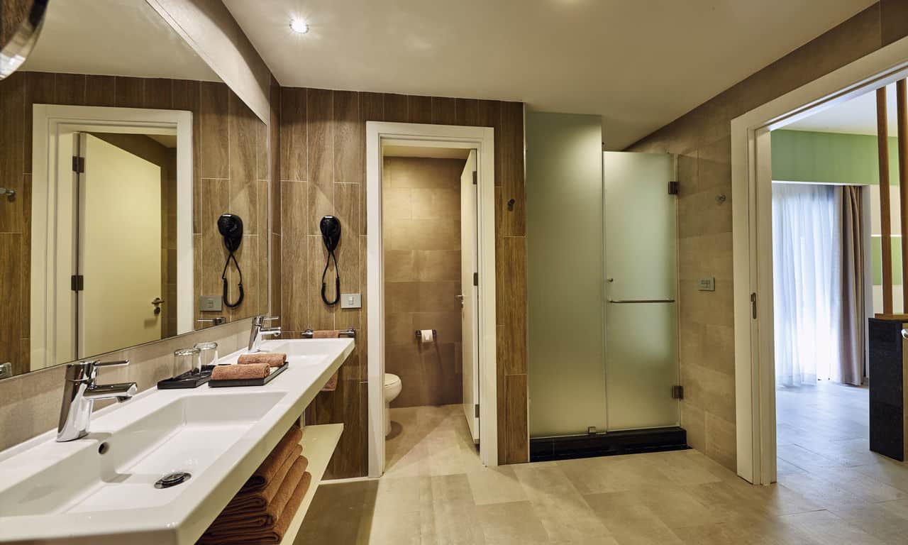 Mexiko playa del carmen - hotel Riu Tequila - Junior Suite bad 01