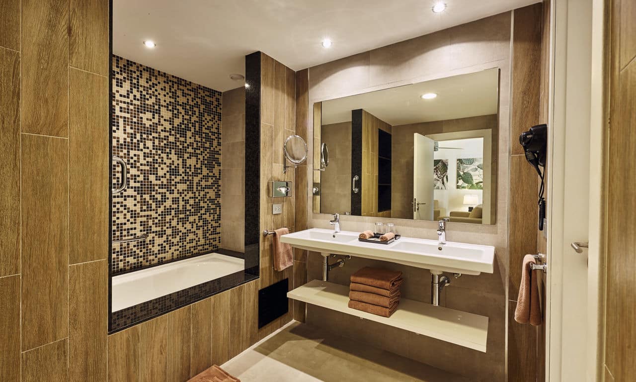 Mexiko playa del carmen - hotel Riu Tequila - Junior Suite bad