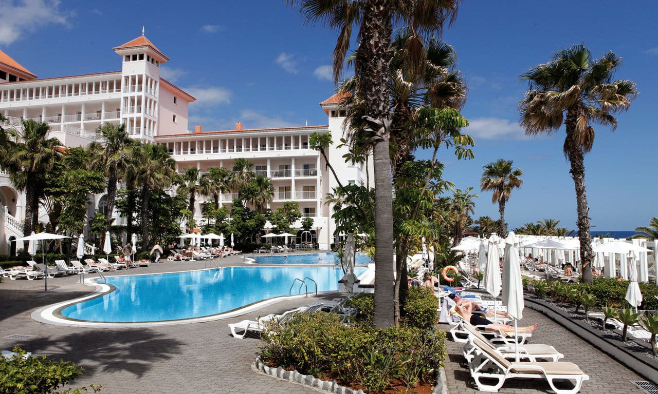 Portugal Madeira - hotel Riu Palace Madeira - hotelansicht und pool