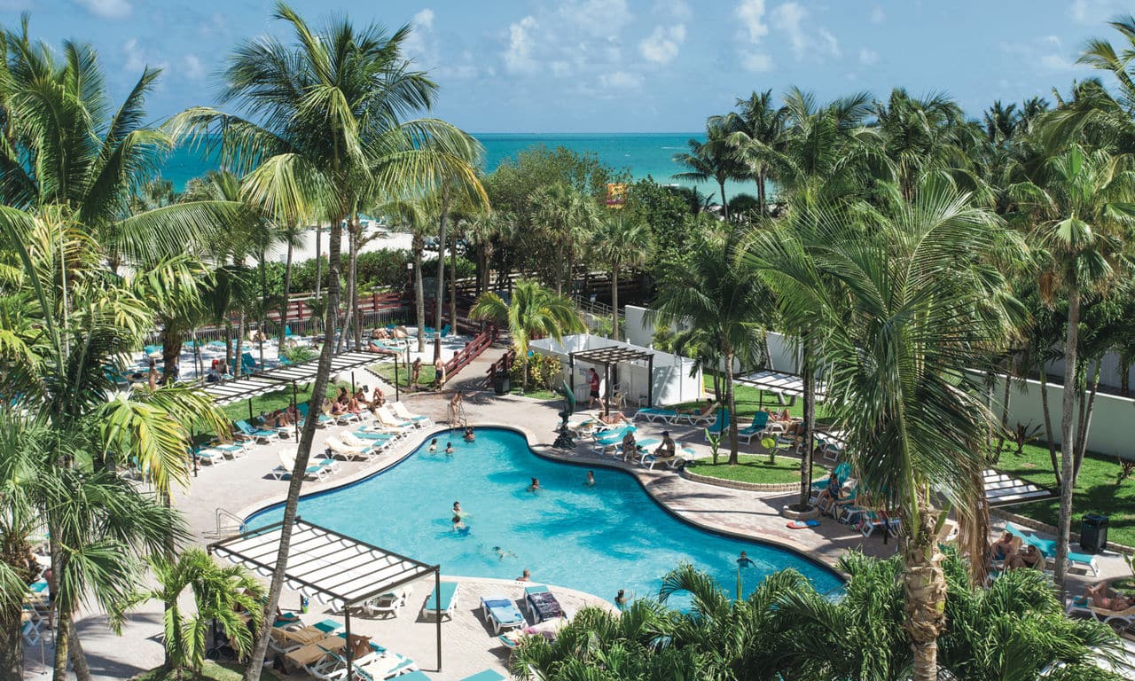 USA - Florida - Miami - hotel Riu Plaza Miami Beach - poollandschaft und strand 01