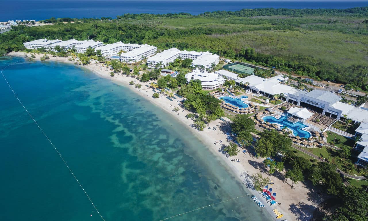 jamaika negril hotel riu negril hotelansicht und meer
