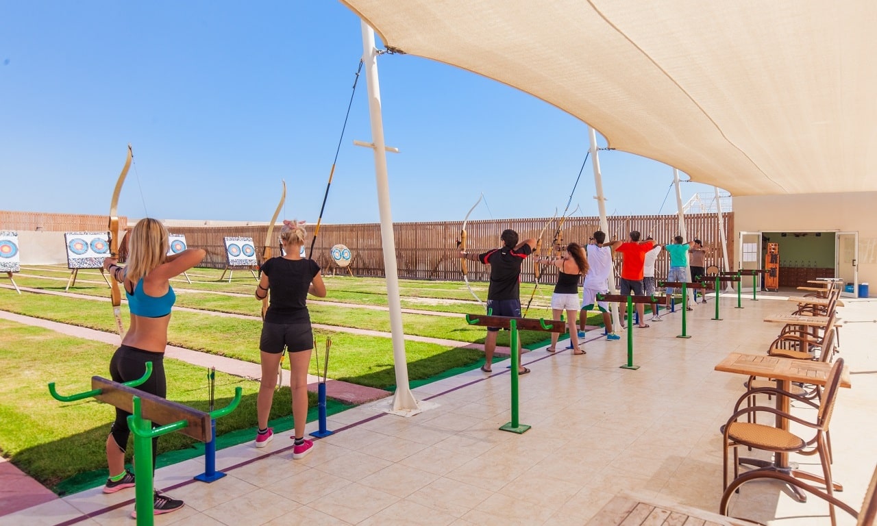 aegypten hurghada makadi bay cleapatra luxury resort bogenschiessen
