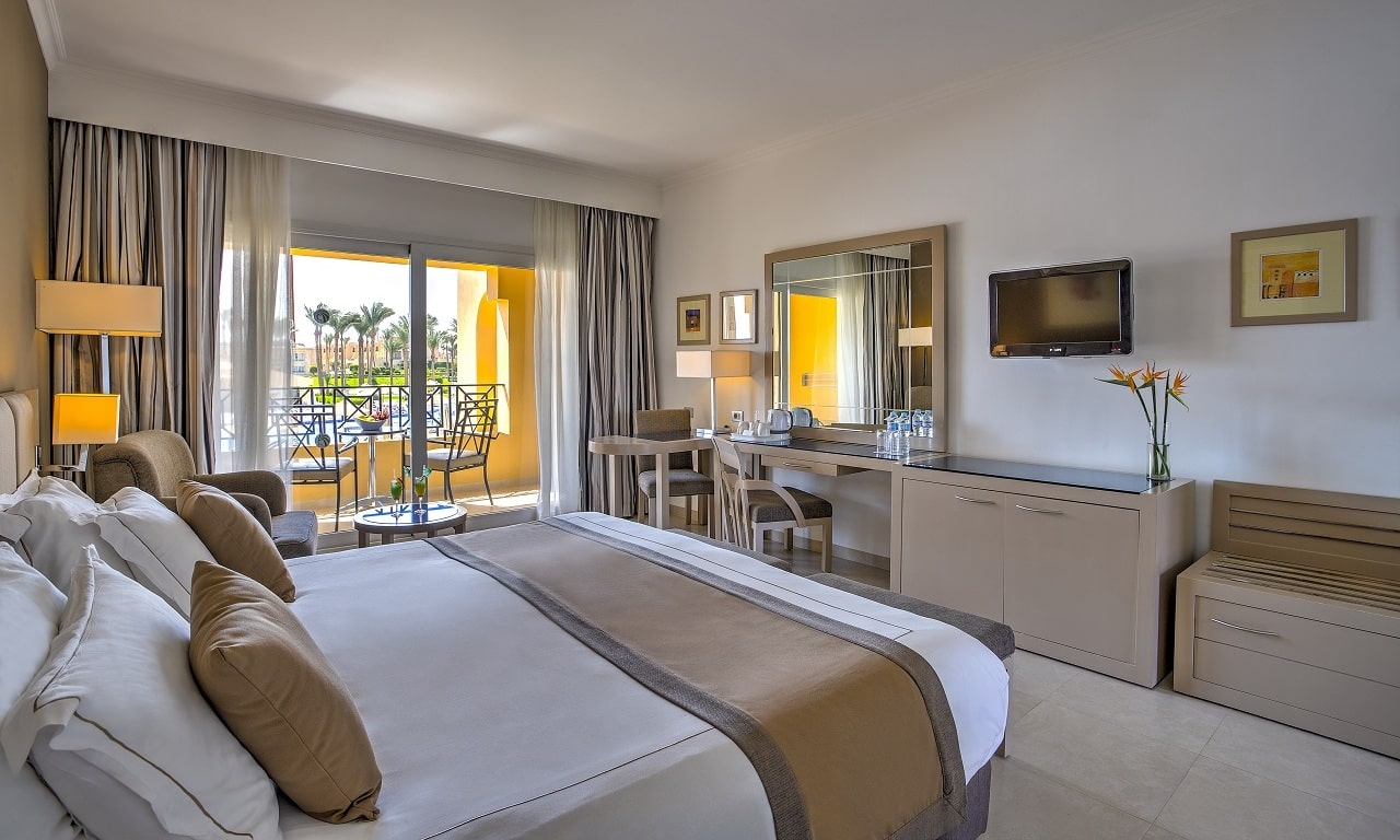 aegypten hurghada makadi bay cleapatra luxury resort premium deluxe room king size bett
