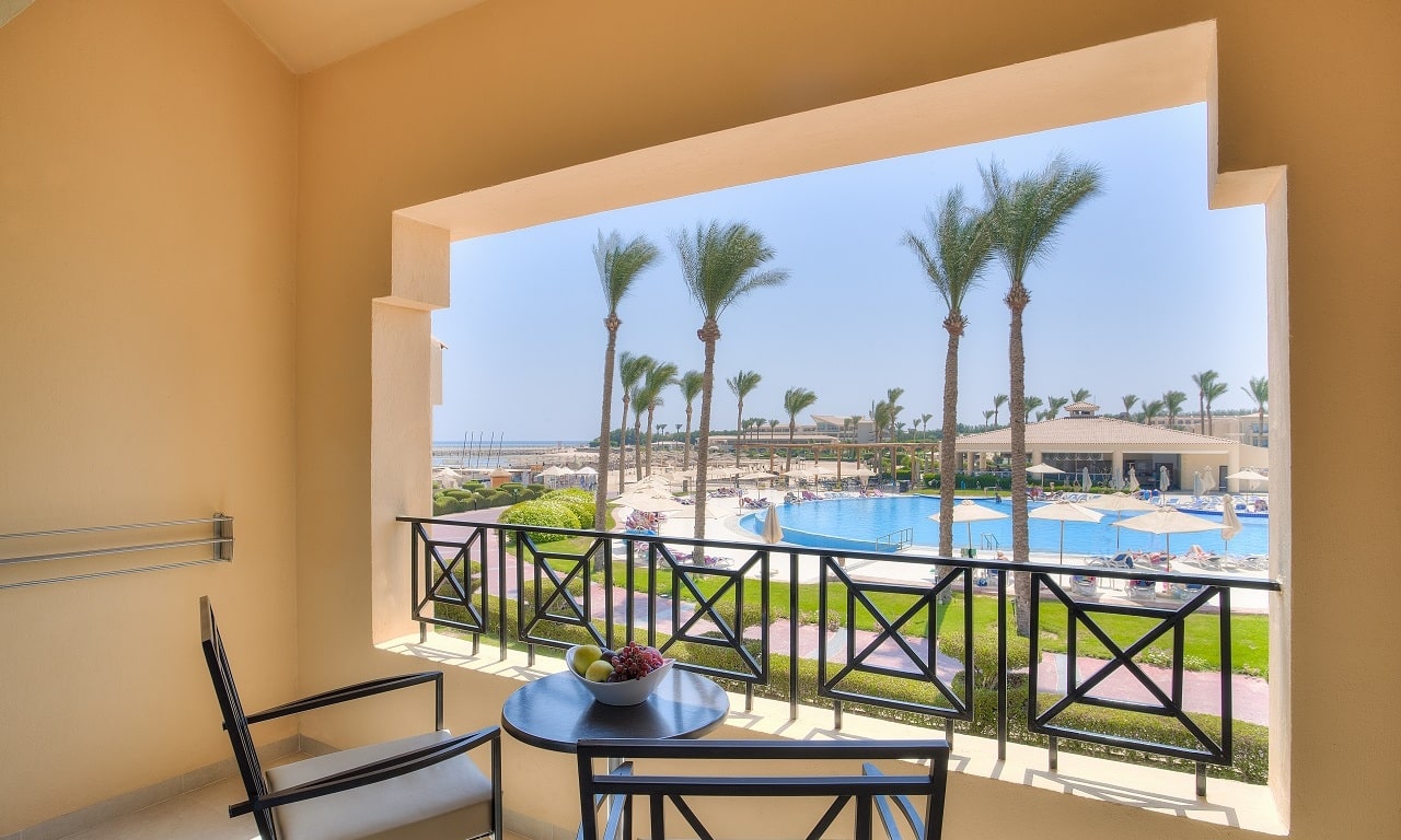 aegypten hurghada makadi bay cleapatra luxury resort premium deluxe zimmer pool view