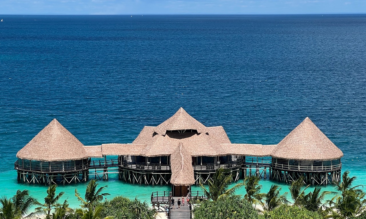 hotel riu jambo sansibar hotelansicht und meerbar und restaurant