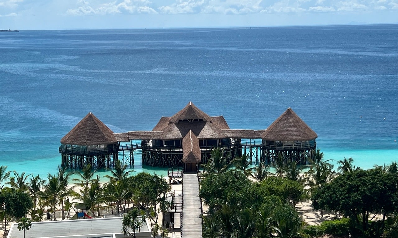 hotel riu jambo sansibar hotelansicht und meerbar und restaurant1