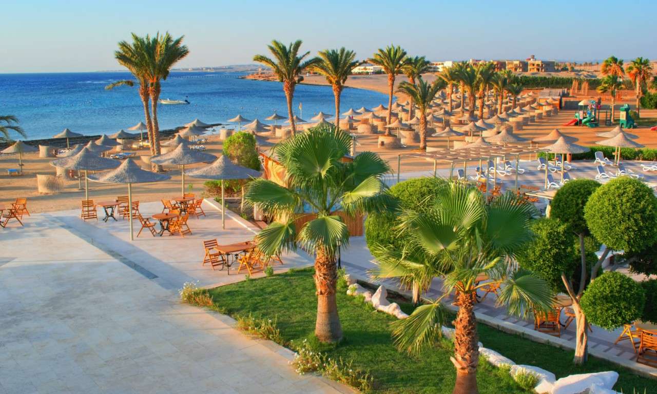 Pickalbatros White Beach Resort